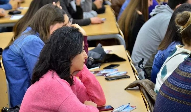 Parasızlıktan dolayı binlerce öğrenci okulu bıraktı