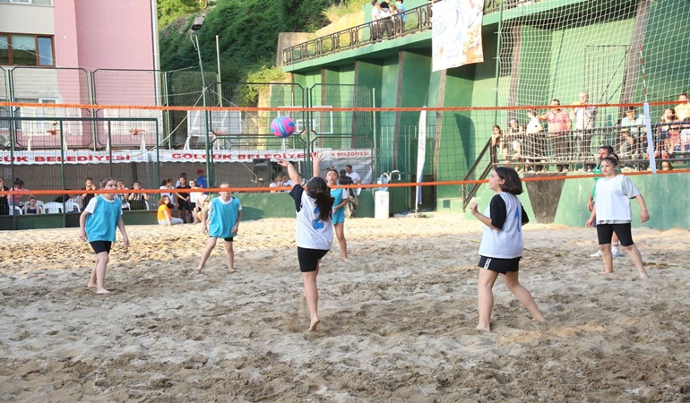 Plaj voleybol turnuvası başlıyor