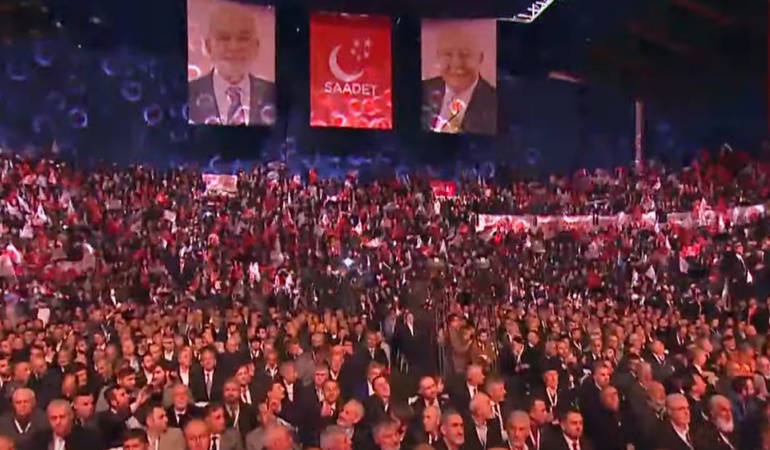 Saadet kongresinde AKP protesto edildi