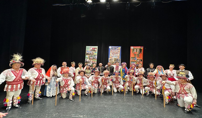 Sahne İzmit Halk Dansları Topluluğu, Romanya’da sahne aldı