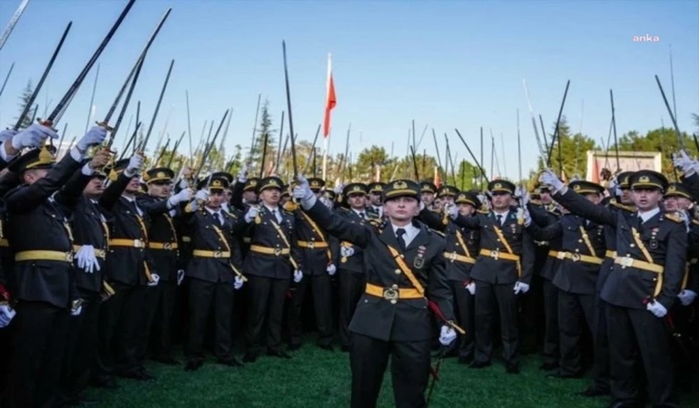 Teğmenler soruşturmasına tepki çığ gibi büyüyor