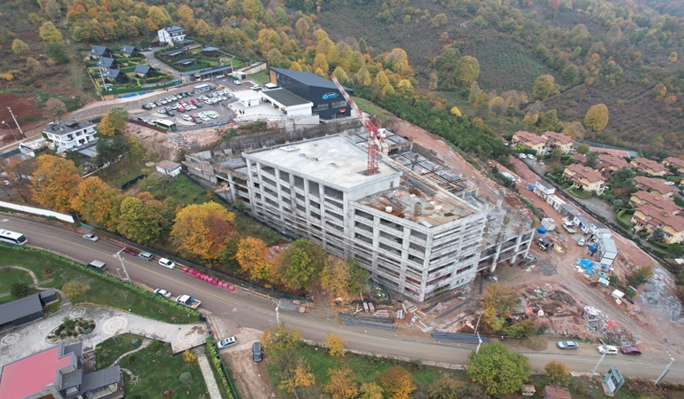 Teleferik otoparkında kaba inşaat tamam