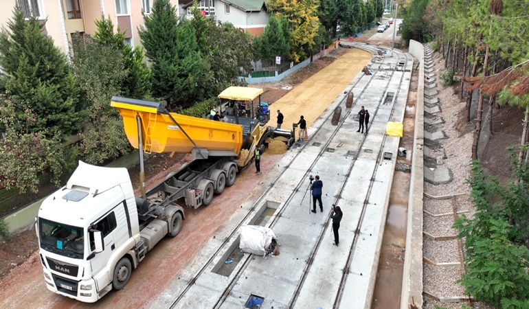 Tramvay hattı stada doğru ilerliyor