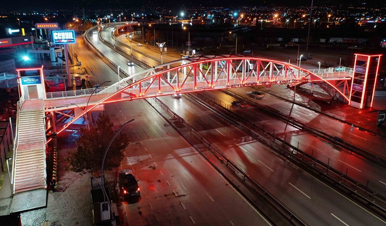 Üst geçitler kadına şiddete karşı turuncu ışıkla aydınlatıldı