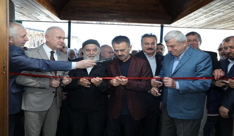 Vali Aktaş, Karamürsel Akçakoca Camii’ni açtı