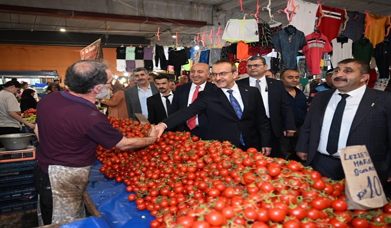 Vali Yavuz pazarcı esnafıyla bir araya geldi