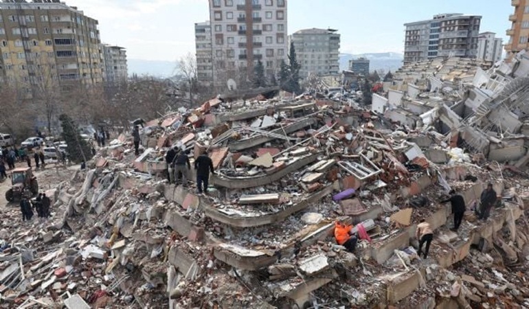 Vatandaşa ek deprem vergisi, yandaşlara deprem konutları ihalesi