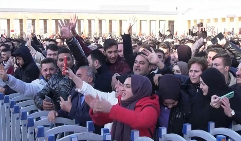 Yine Anıtkabir'de Erdoğan sloganları atıldı